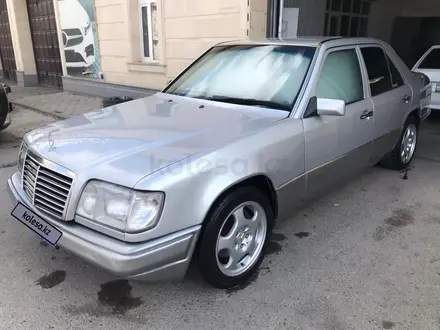 Mercedes-Benz E 320 1993 года за 2 500 000 тг. в Туркестан – фото 13