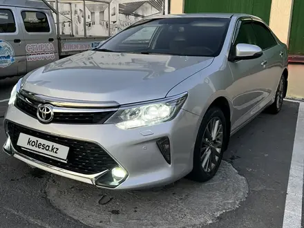 Toyota Camry 2016 года за 11 500 000 тг. в Шымкент – фото 3