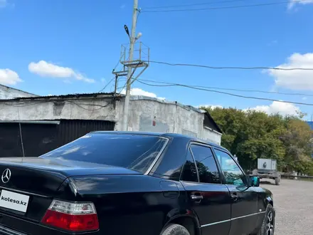 Mercedes-Benz E 200 1992 года за 1 800 000 тг. в Караганда – фото 4