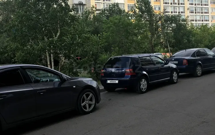 Volkswagen Golf 2003 годаүшін2 500 000 тг. в Астана