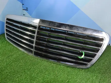 Решетка радиатора Mercedes Benz W211 до рестайлинг за 30 000 тг. в Тараз – фото 2