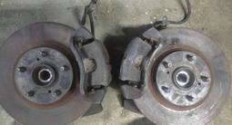 Цапфа ступица суппорт тормозные диски за 3 221 тг. в Алматы – фото 2