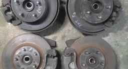 Цапфа ступица суппорт тормозные диски за 3 221 тг. в Алматы – фото 3