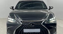 Lexus ES 250 Luxury 2.5 2022 года за 23 000 000 тг. в Алматы – фото 2