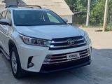 Toyota Highlander 2017 года за 16 000 000 тг. в Шымкент