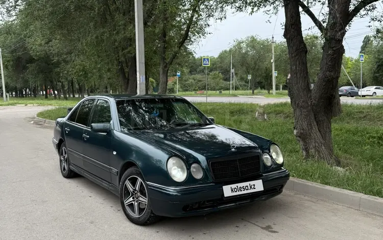 Mercedes-Benz E 320 1996 года за 2 700 000 тг. в Алматы