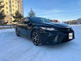 Toyota Camry 2019 года за 13 700 000 тг. в Алматы – фото 2