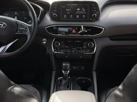 Hyundai Santa Fe 2020 года за 13 000 000 тг. в Астана – фото 2