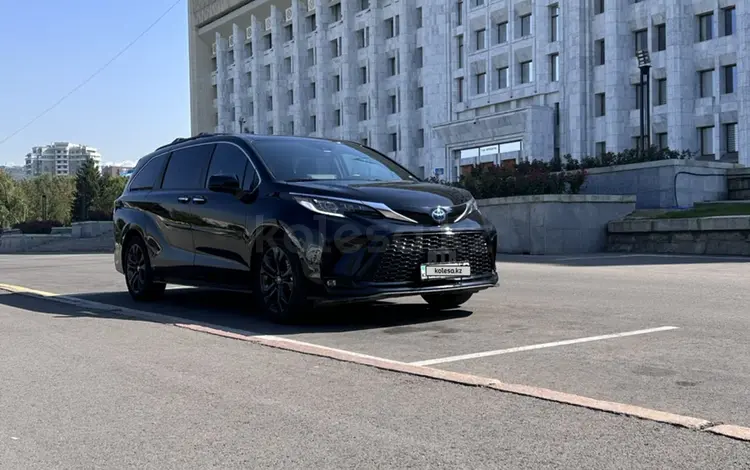 Toyota Sienna 2022 годаfor26 000 000 тг. в Алматы