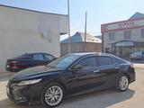 Toyota Camry 2018 года за 14 600 000 тг. в Шымкент – фото 2