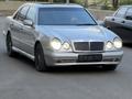 Mercedes-Benz E 55 AMG 1996 годаfor3 100 000 тг. в Караганда – фото 3