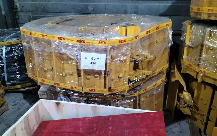 Гусеница в сборе для бульдозера Sem 822 за 5 400 000 тг. в Астана