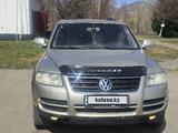 Volkswagen Touareg 2005 годаүшін5 500 000 тг. в Риддер