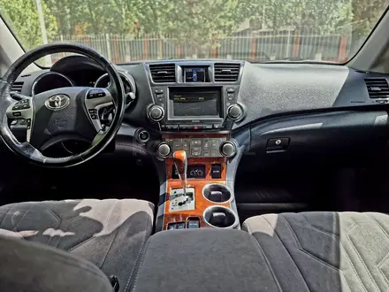 Toyota Highlander 2011 года за 10 500 000 тг. в Астана – фото 21