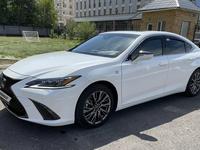 Lexus ES 250 2021 годаfor26 200 000 тг. в Астана