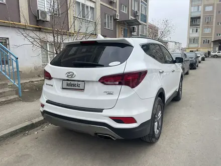 Hyundai Santa Fe 2016 года за 7 700 000 тг. в Атырау – фото 3