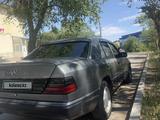 Mercedes-Benz E 200 1993 года за 2 200 000 тг. в Сатпаев – фото 3