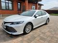 Toyota Camry 2021 годаүшін15 000 000 тг. в Актобе – фото 15