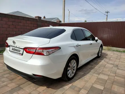 Toyota Camry 2021 года за 16 000 000 тг. в Актобе – фото 6