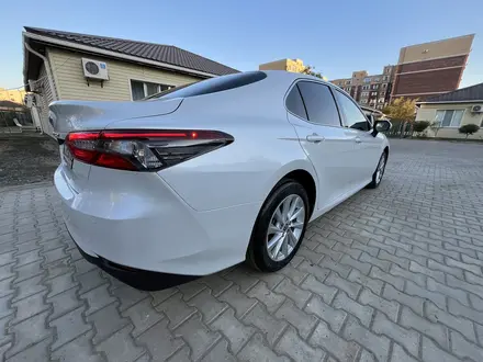 Toyota Camry 2023 года за 18 000 000 тг. в Атырау – фото 16