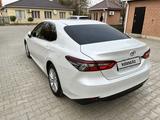 Toyota Camry 2023 года за 18 000 000 тг. в Атырау – фото 4