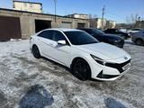 Hyundai Elantra 2021 года за 10 150 000 тг. в Караганда – фото 2