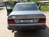 Mercedes-Benz E 200 1993 года за 1 900 000 тг. в Алматы – фото 4