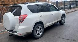 Toyota RAV4 2012 годаfor8 100 000 тг. в Атырау – фото 4