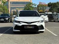 Toyota Camry 2022 года за 15 300 000 тг. в Актау