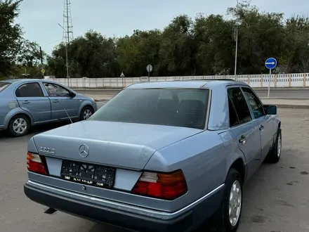 Mercedes-Benz E 220 1992 года за 2 650 000 тг. в Балхаш – фото 4