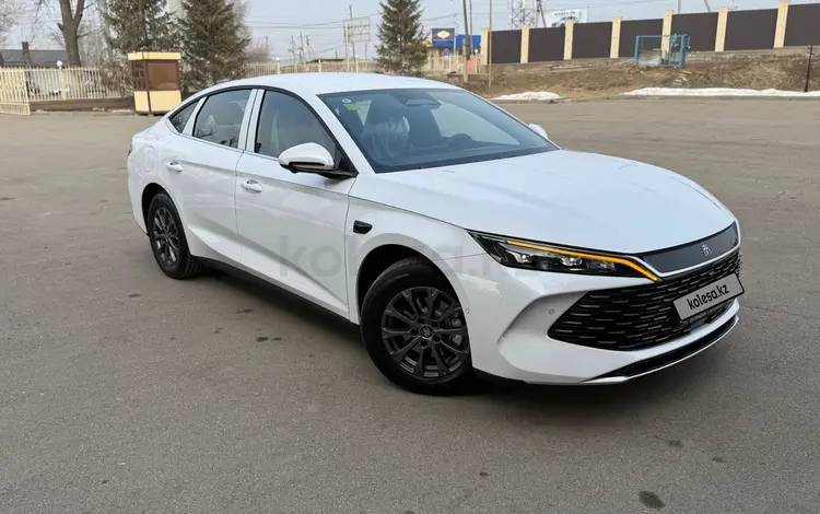 BYD Qin L DM-i Leading 2025 года за 9 900 000 тг. в Алматы