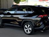 Toyota RAV4 2020 года за 13 600 000 тг. в Алматы – фото 2