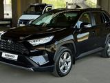 Toyota RAV4 2020 года за 13 600 000 тг. в Алматы