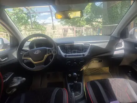 Hyundai Accent 2018 года за 5 300 000 тг. в Актау – фото 7