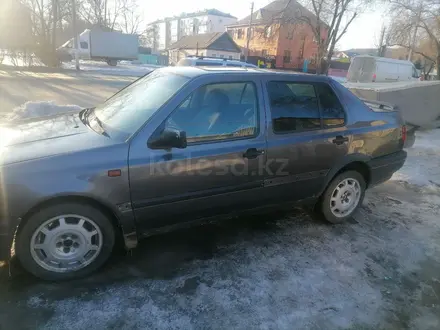 Volkswagen Vento 1992 года за 900 000 тг. в Уральск – фото 2