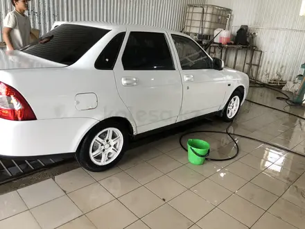 ВАЗ (Lada) Priora 2170 2010 года за 850 000 тг. в Атырау – фото 2