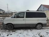 Hyundai Starex 2001 года за 900 000 тг. в Боралдай – фото 2