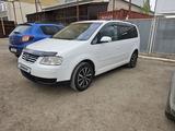 Volkswagen Touran 2005 годаүшін4 500 000 тг. в Уральск