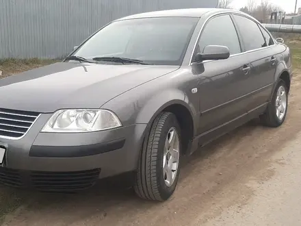 Volkswagen Passat 2003 года за 3 500 000 тг. в Уральск – фото 2