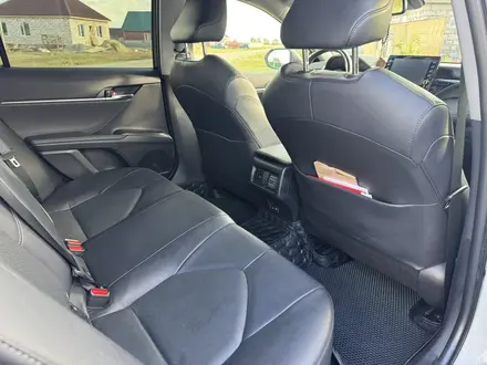Toyota Camry 2023 года за 14 700 000 тг. в Костанай – фото 4