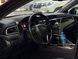 Toyota Camry 2018 года за 14 000 000 тг. в Актау – фото 4