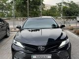 Toyota Camry 2018 года за 14 000 000 тг. в Актау – фото 2