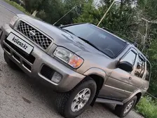 Nissan Pathfinder, 2001