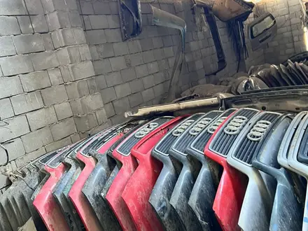 Audi A4, C5 капот за 26 000 тг. в Тараз