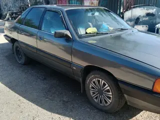 Audi 100