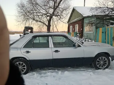 Mercedes-Benz E 260 1989 года за 800 000 тг. в Петропавловск – фото 2