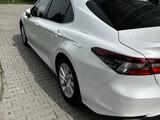 Toyota Camry 2023 года за 19 500 000 тг. в Алматы – фото 2