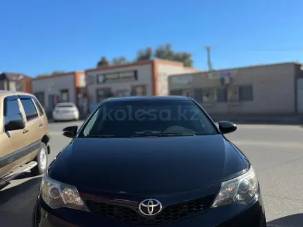 Toyota Camry 2014 года за 5 150 000 тг. в Актобе – фото 2