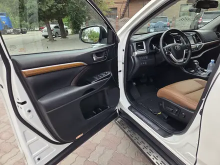 Toyota Highlander 2018 года за 22 700 000 тг. в Алматы – фото 10