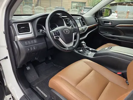 Toyota Highlander 2018 года за 22 700 000 тг. в Алматы – фото 12